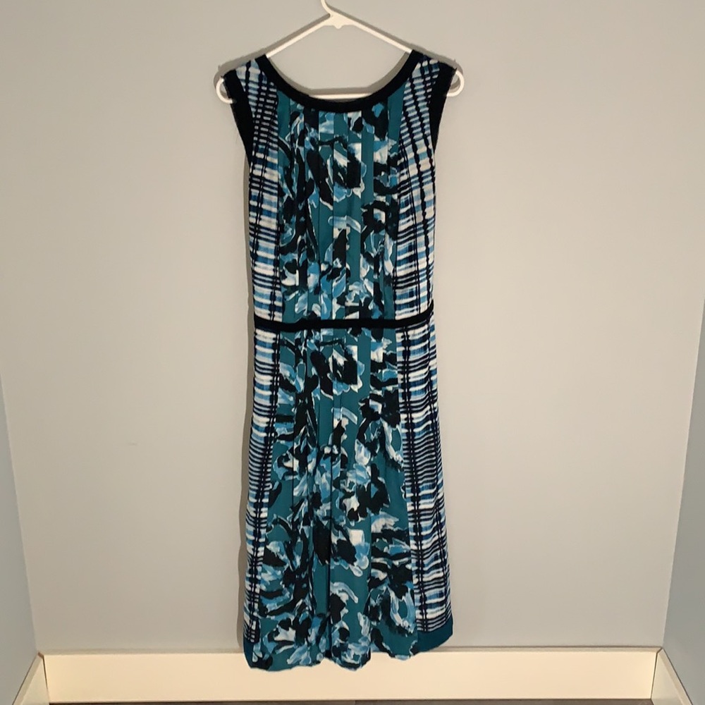 Spring dress! Gorgeous Adrianna Papell dress.